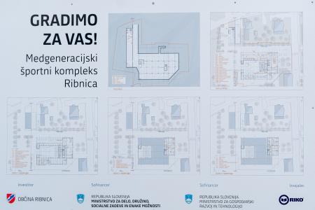 Podpis pogodbe Medgeneracijski športni kompleks Ribnica.jpg